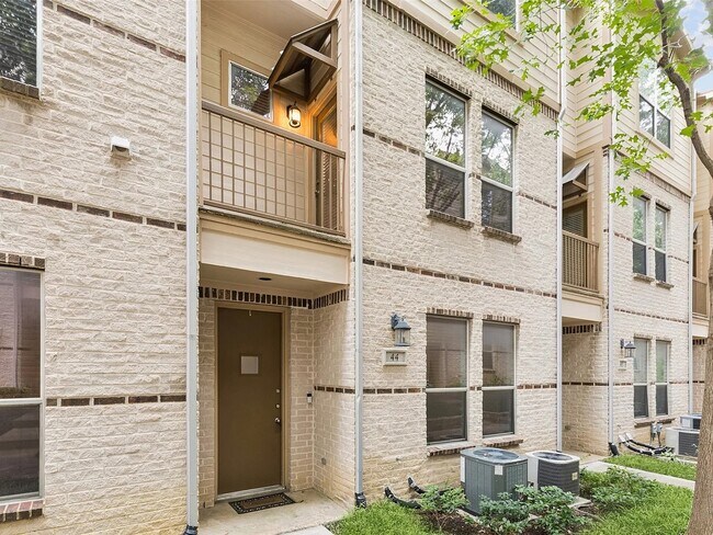 Foto del edificio - 4830 Cedar Springs Rd