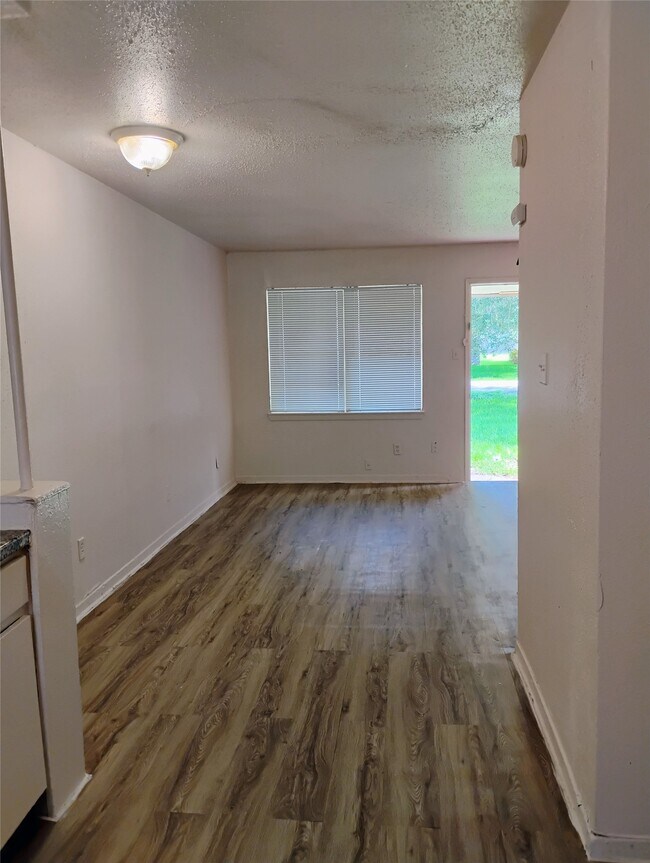 Foto del edificio - 4203 Dawson Ln