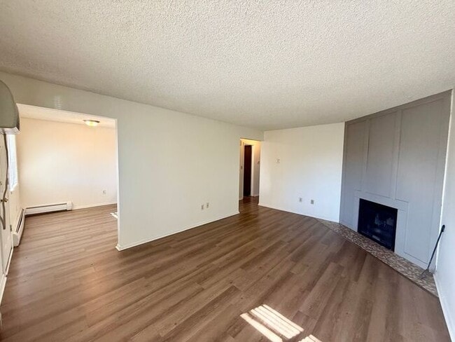 Building Photo - Move in specials - Pick One - 1st month free or $100 off monthly rent. Flexible lease terms are a...