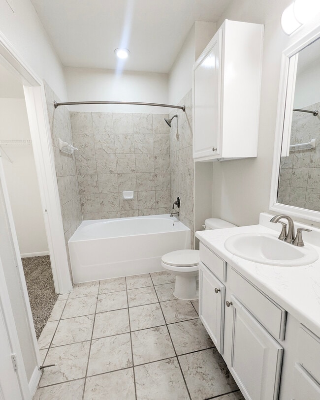 Bathroom - Woodland Hills Luxury Apartments