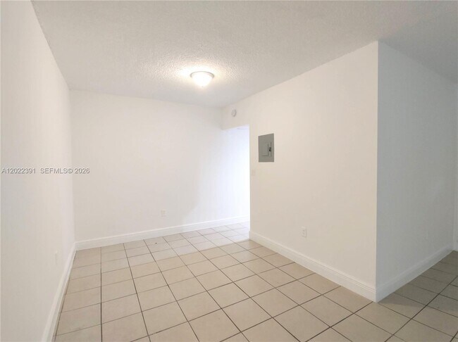 Foto del edificio - 1265 W 24th St