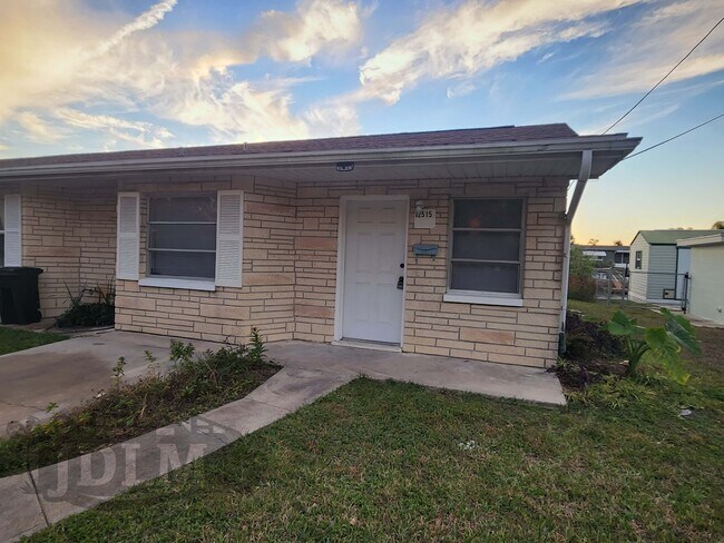 Foto del edificio - 12515 1st Is