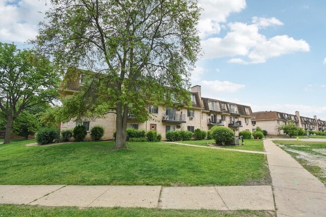 Building Photo - 226 Shorewood Dr
