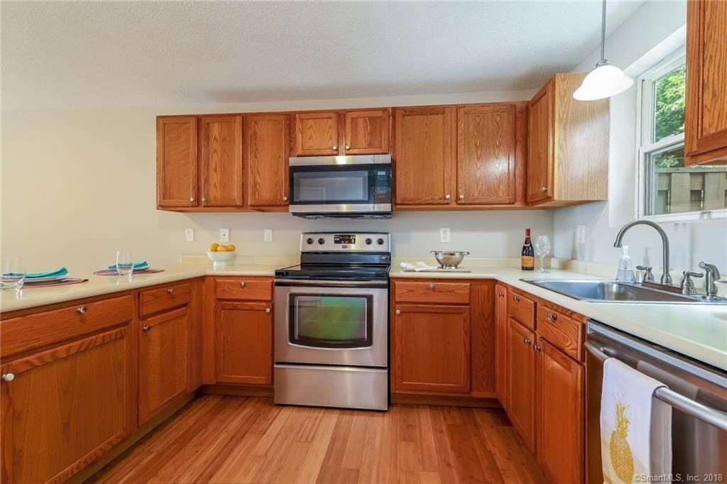 3 Periwinkle Ln, Glastonbury, CT 06033 Condo for Rent in Glastonbury