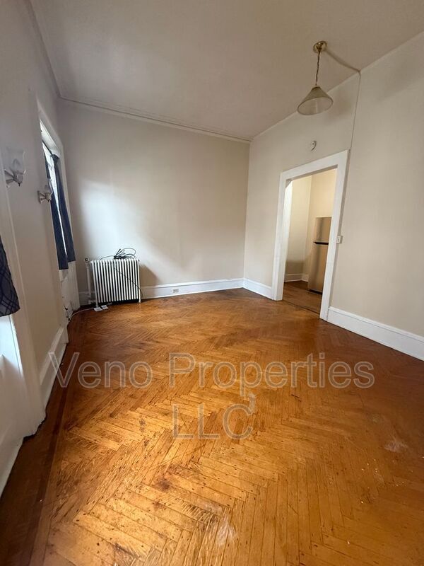 Building Photo - 98 Columbia St