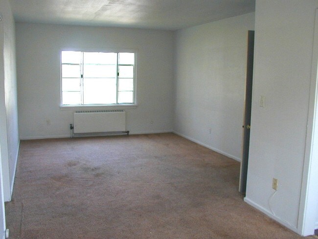 Bedroom - 1109 E 9th St