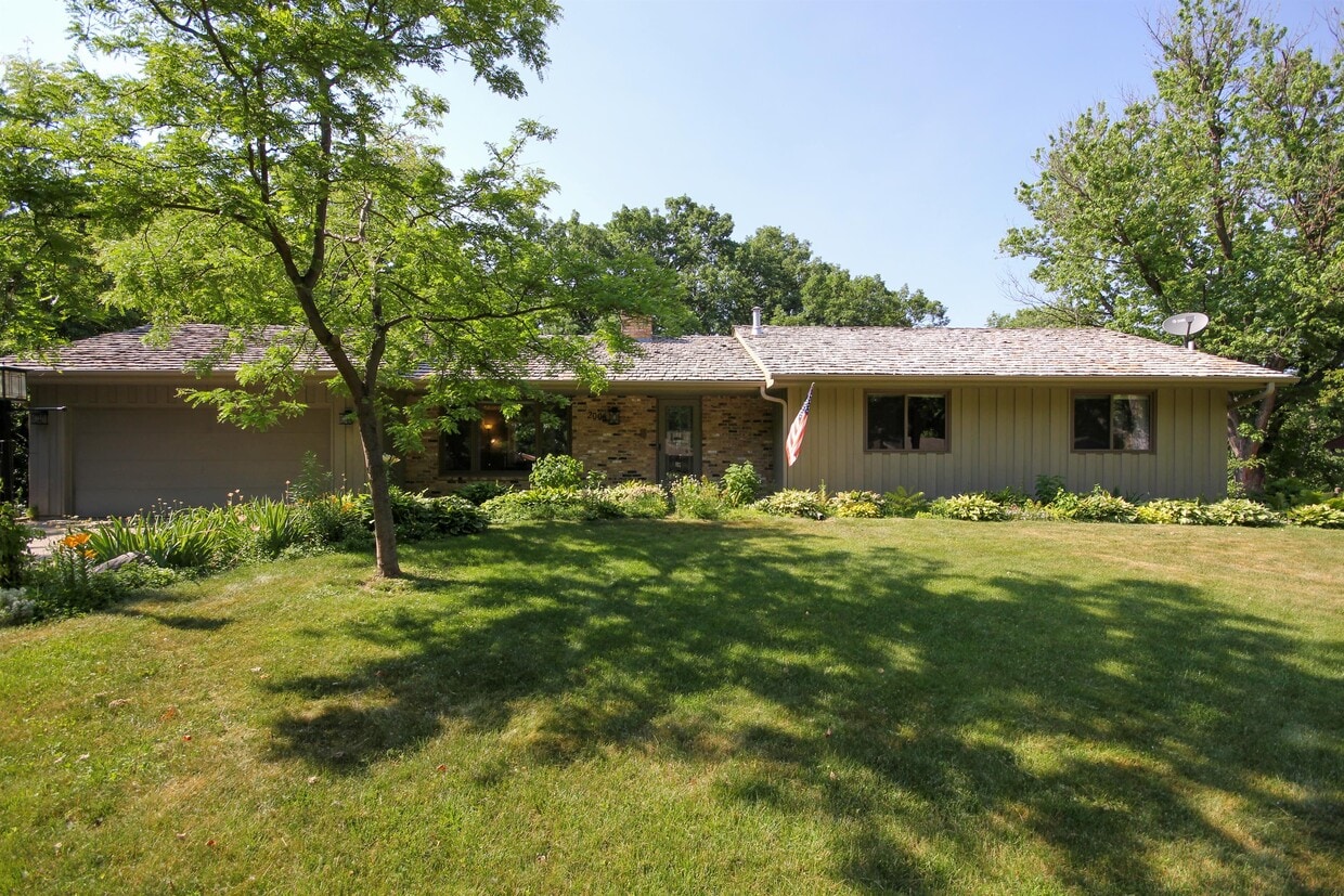 2008 E 125th St, Burnsville, MN 55337 House Rental in Burnsville, MN