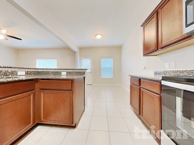 Building Photo - 30906 Sweetwater Cir
