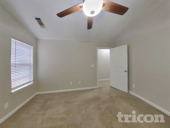 Building Photo - 7020 Setters Way