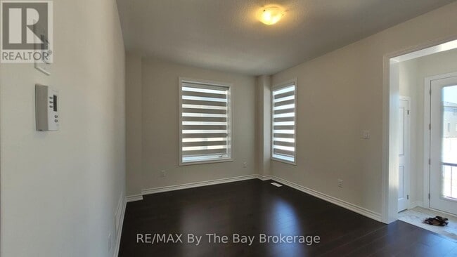 Building Photo - 90 Sun Vly Ave