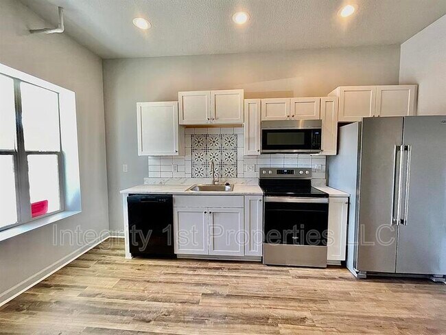 Foto del edificio - 740 Washington Blvd