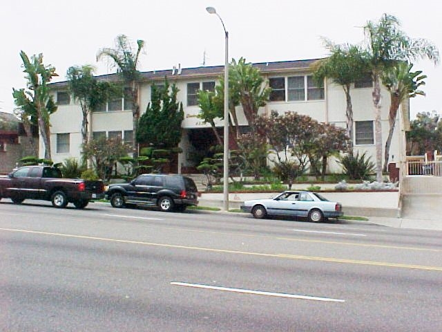 Building Photo - Ladera Gardens