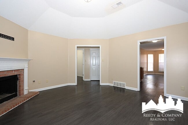 Foto del edificio - 1092 Cross Wood Ln