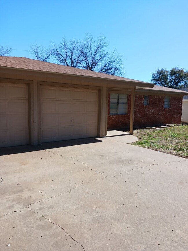 Foto del edificio - Welcome Home to Comfortable Living in Sher...