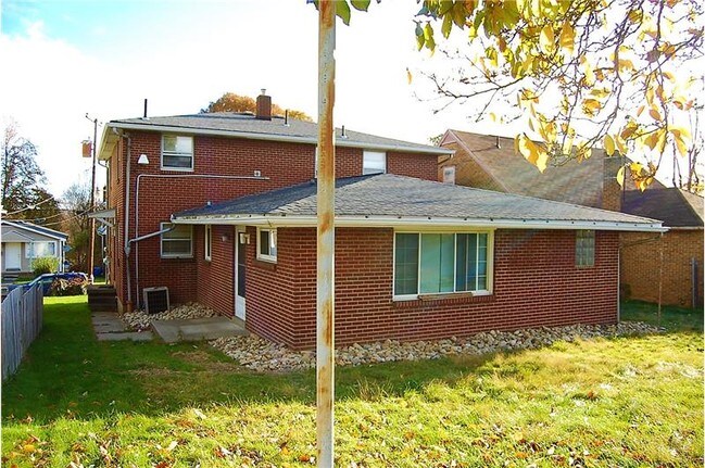 Building Photo - 493 Dresden Ave