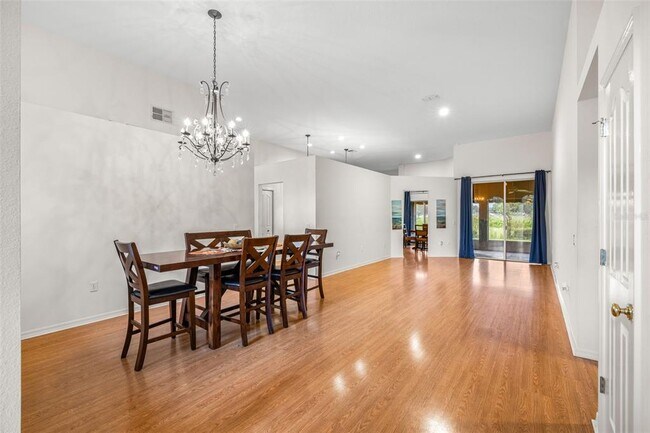Foto del edificio - 16521 Lake Heather Dr