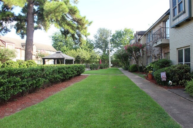 Foto del edificio - 14719 Barryknoll Ln