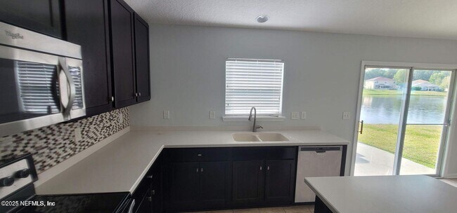 Foto del edificio - 76690 Timbercreek Blvd