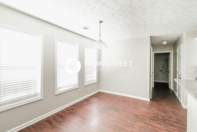 Building Photo - 4 Bedroom Pet-Friendly Home in Lithonia, GA with Main Street Renewal