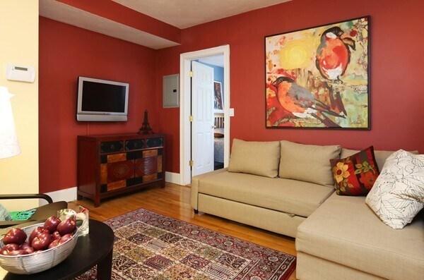 Living room - 168 W 6th St