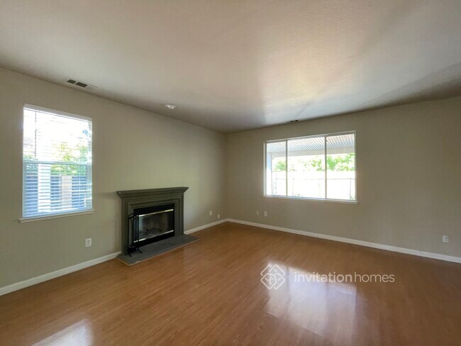 Building Photo - 278 Woodcrest Dr