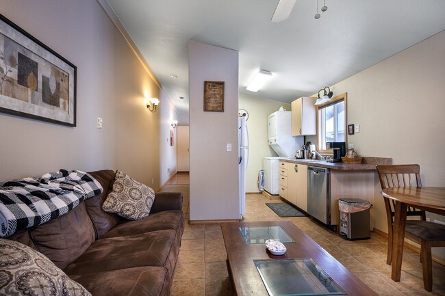 Foto del edificio - Avail. February thru April 30. 1 bedroom w...