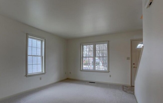 Foto del edificio - Beautiful 3 Bedroom, 1.5 Bath Townhome in Elizabethtown!