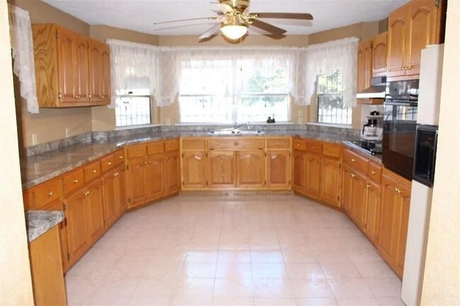 Building Photo - 1902 Alderete Ln