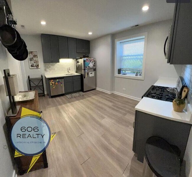 Foto del edificio - Jefferson Park Apt!