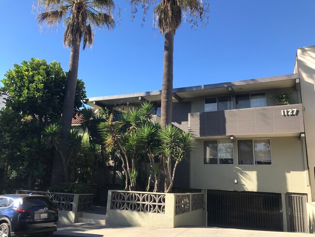 Frente del edificio - 1127 Hacienda Pl