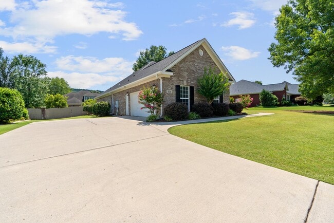 Building Photo - 3116 Tenker Creek Ln SE