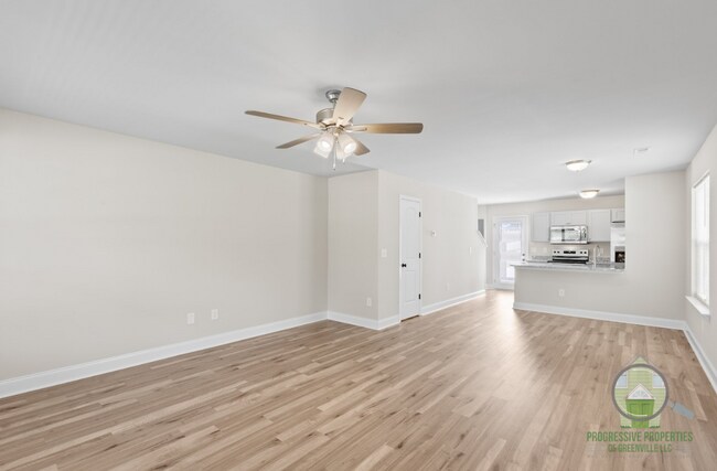 Building Photo - 211 Liberty Dr