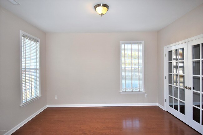 Building Photo - 211 Dockside Dr