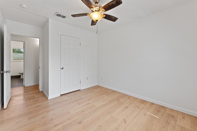 Foto del edificio - 4717 Orchid Ln