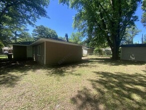 Building Photo - 3103 Hines Dr