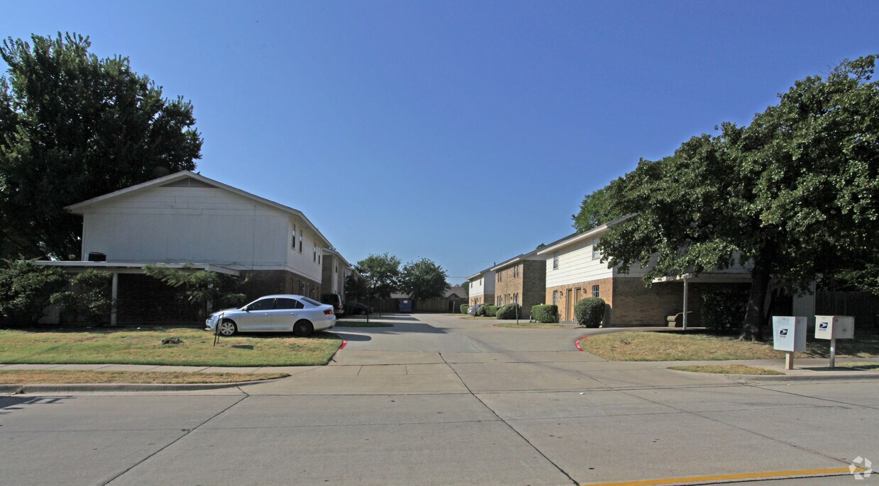 Sanford Villas Apartments in Arlington, TX