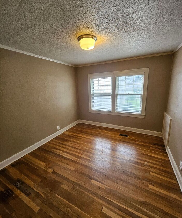 Foto del edificio - 5318/5320 Rockhill Rd.