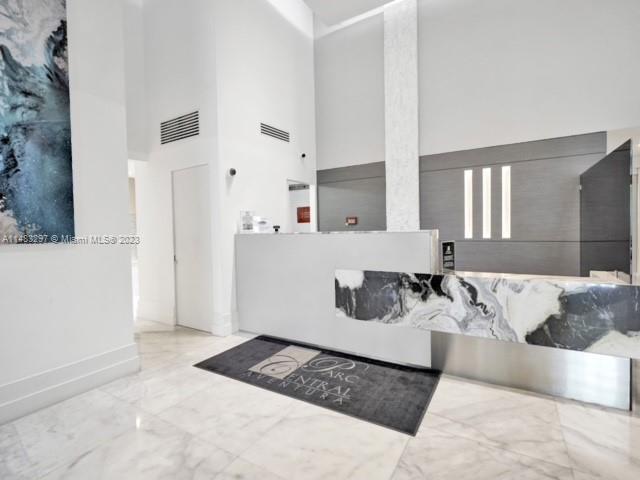 Foto del edificio - 3300 NE 192 St