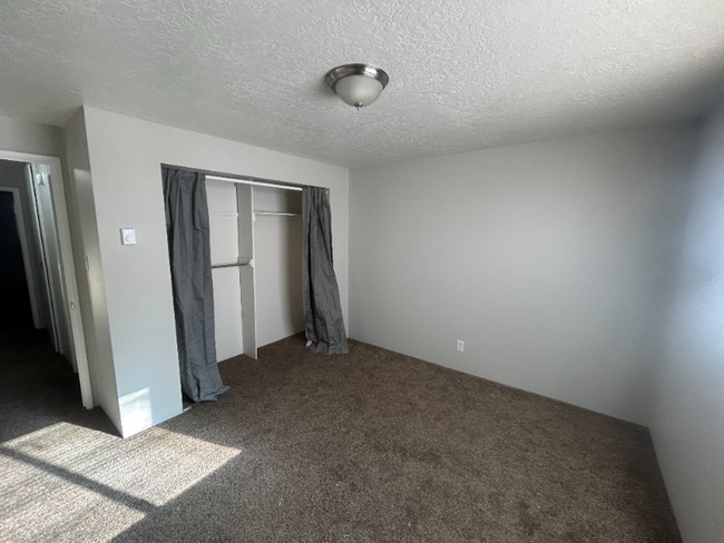 Building Photo - 184 Crestview Dr