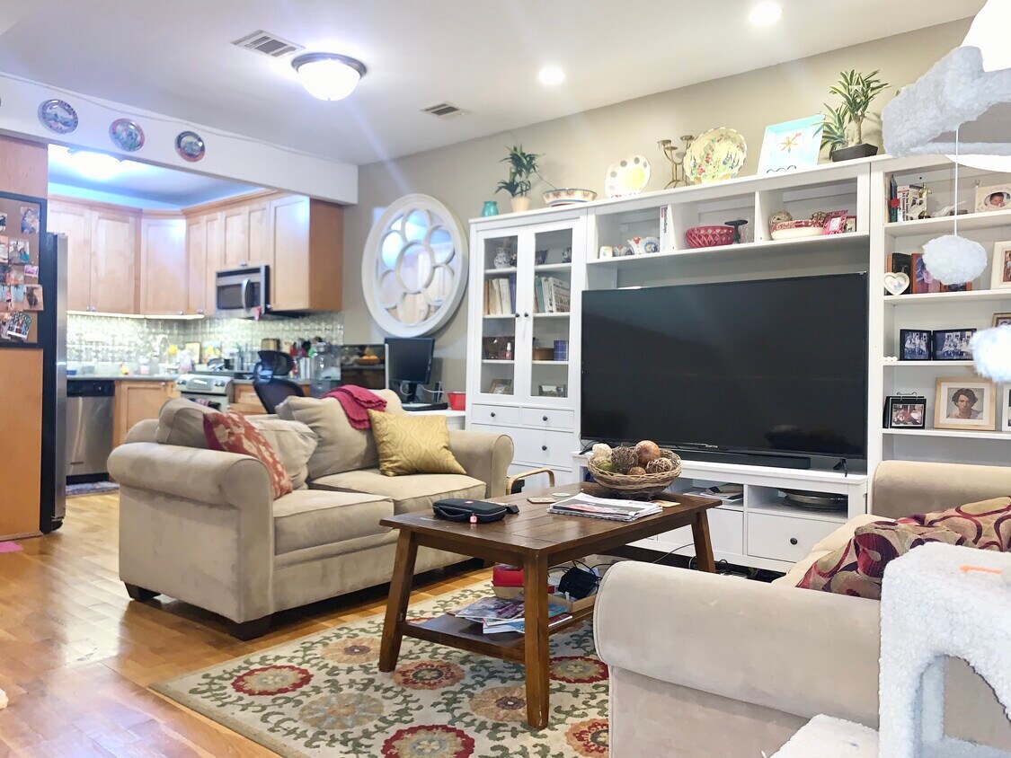 Foto principal - 610 E 7th St