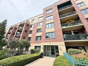 Building Photo - 104 Central Rd