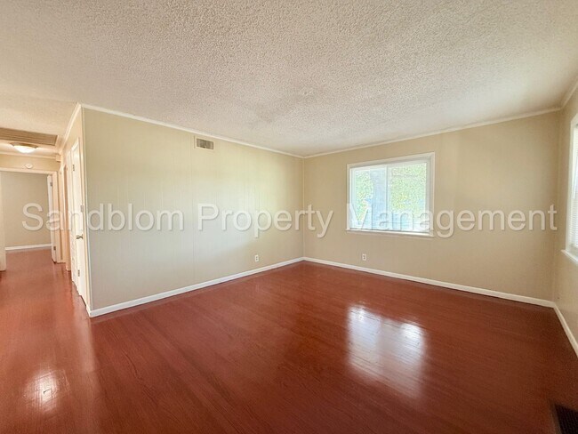 Foto del edificio - For Lease | Tulsa | Available Now!
