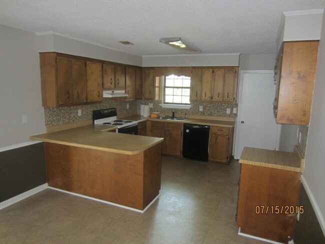 Building Photo - Columbia County charmer!
