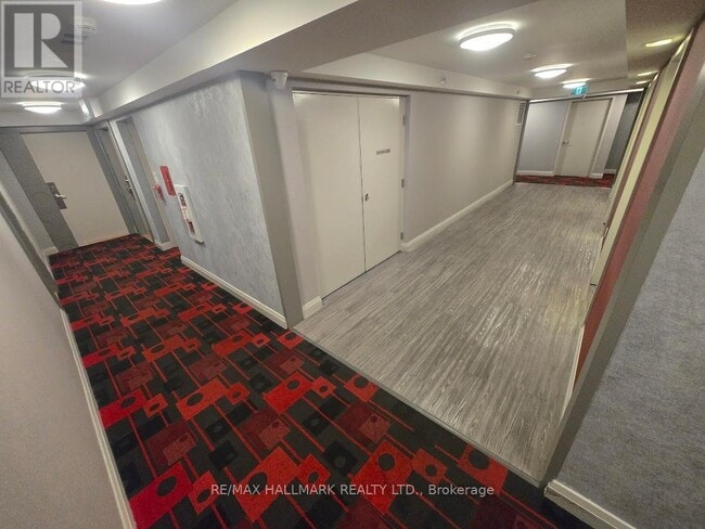 Photo du bâtiment - 30 Meadowglen Pl