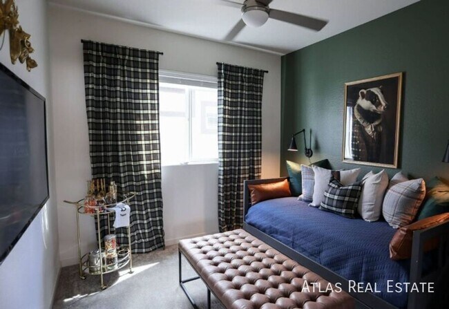 Foto del edificio - 2361 N 79th Pl
