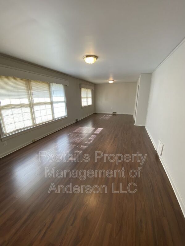 Foto del edificio - 401 Shannon Way