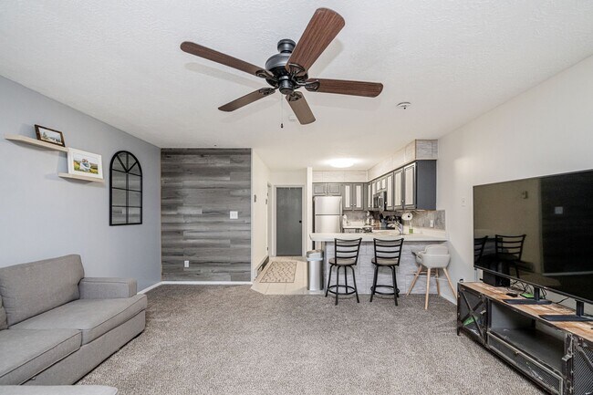 Building Photo - 3615 N Wolf Creek Dr