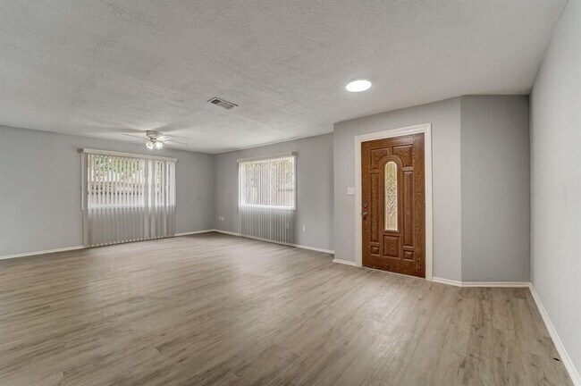 Building Photo - 4438 W Cypress Villas Dr