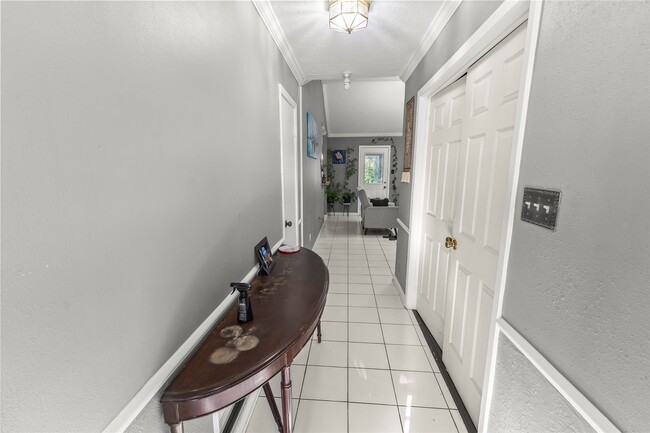 Building Photo - 10910 Vanderford Dr