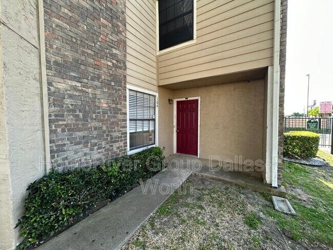Foto del edificio - 4748 Old Bent Tree Ln